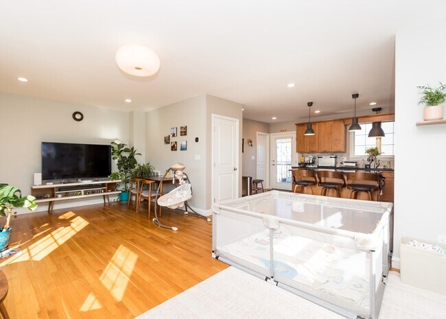 Building Photo - 199 Broadway