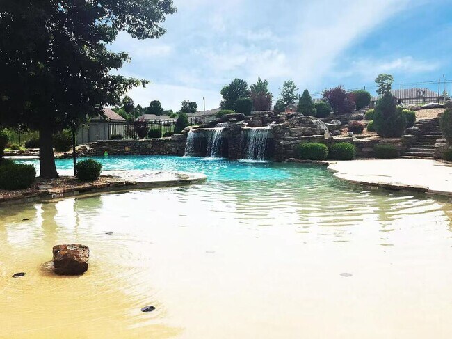 Building Photo - 5 bedroom and 3 bathroom two level house