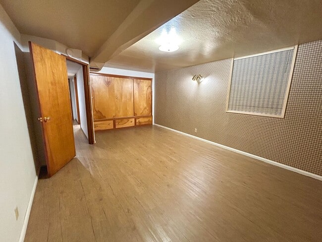 Building Photo - 1550 Corina Dr SE