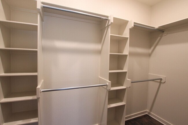 Building Photo - Luxury 3 Bedroom 2 Bath Townhomes in Bulla...