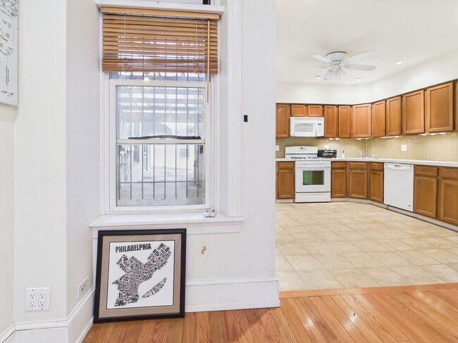 Building Photo - 557 N 16th St