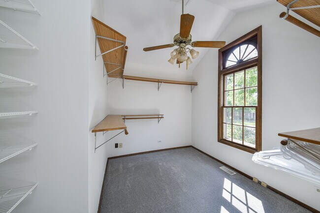 Building Photo - 825 Biltmore Ct