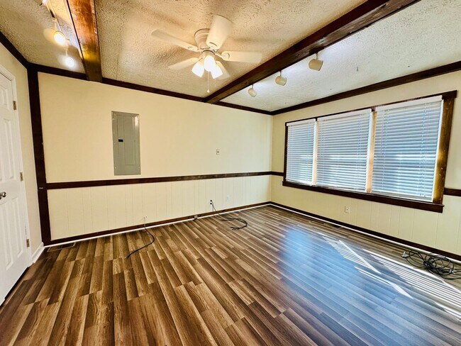 Building Photo - 710 Latimer Ave