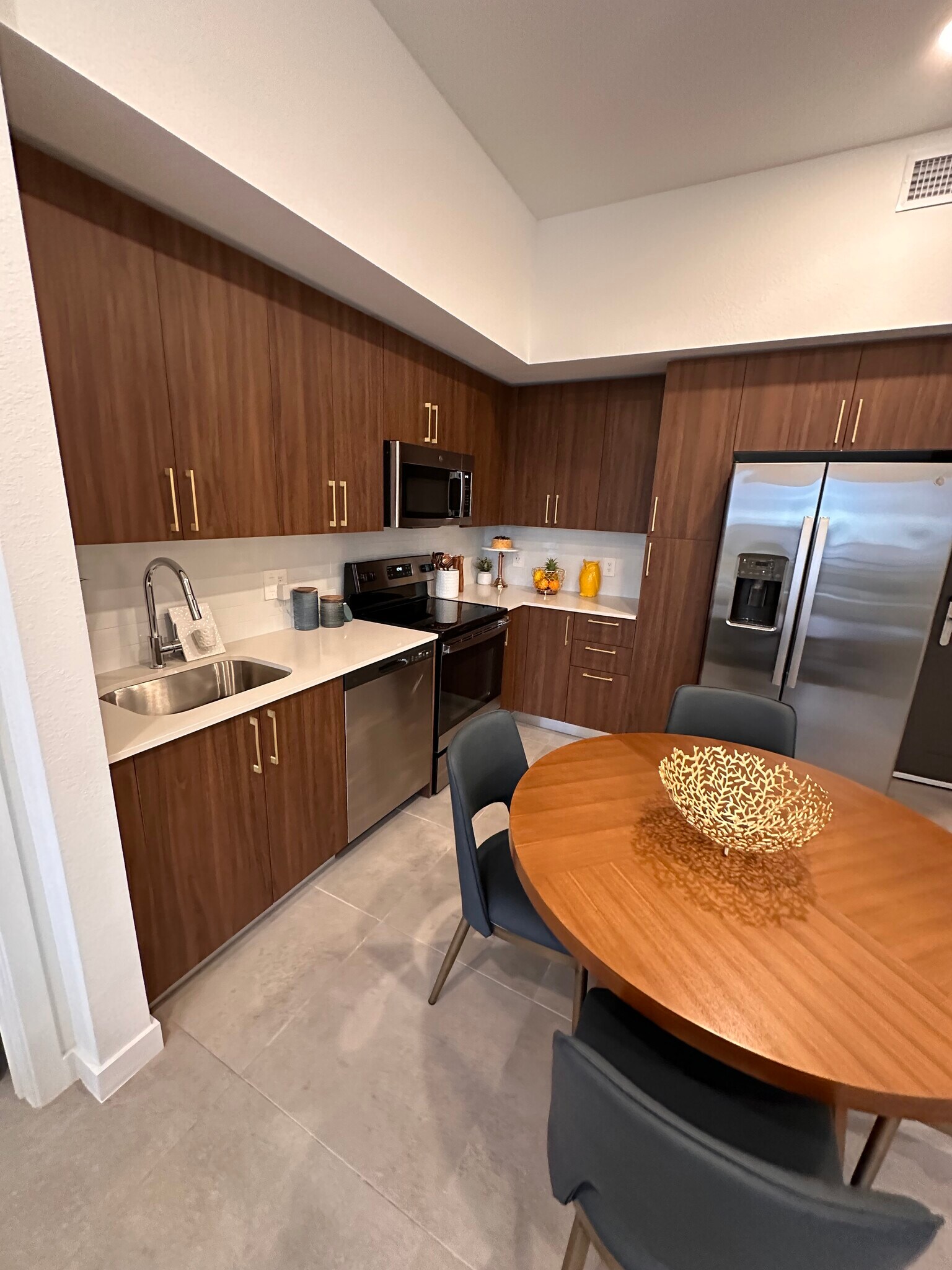 Building Photo - 1849 Madison St