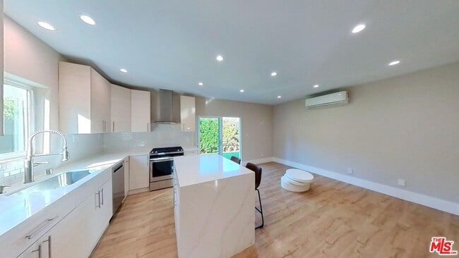 Building Photo - 6440 Yarmouth Ave