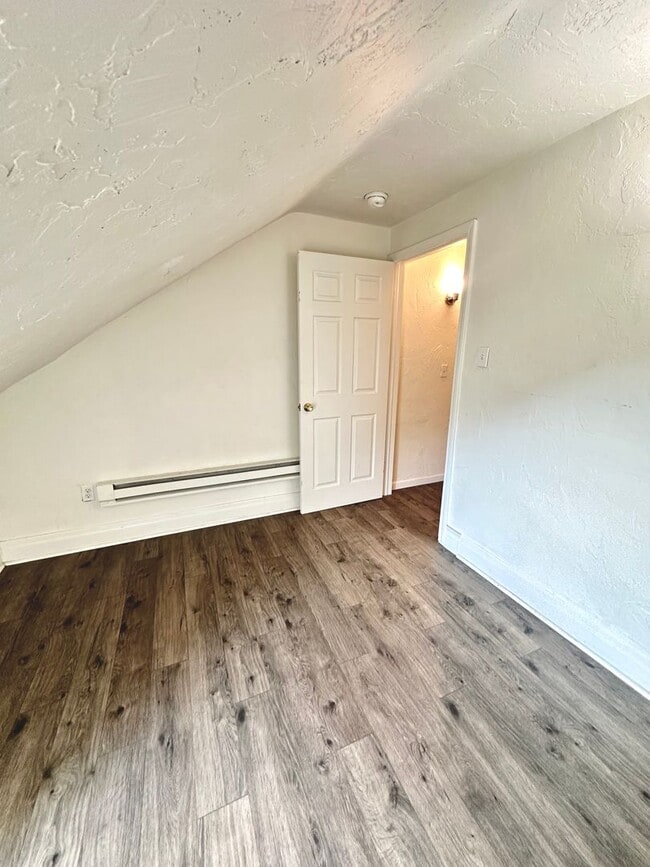 Building Photo - Updated 4 Bed, 1 Bath Home in Hazelwood - Central AC & Heat, Minutes from Downtown - Available Now!