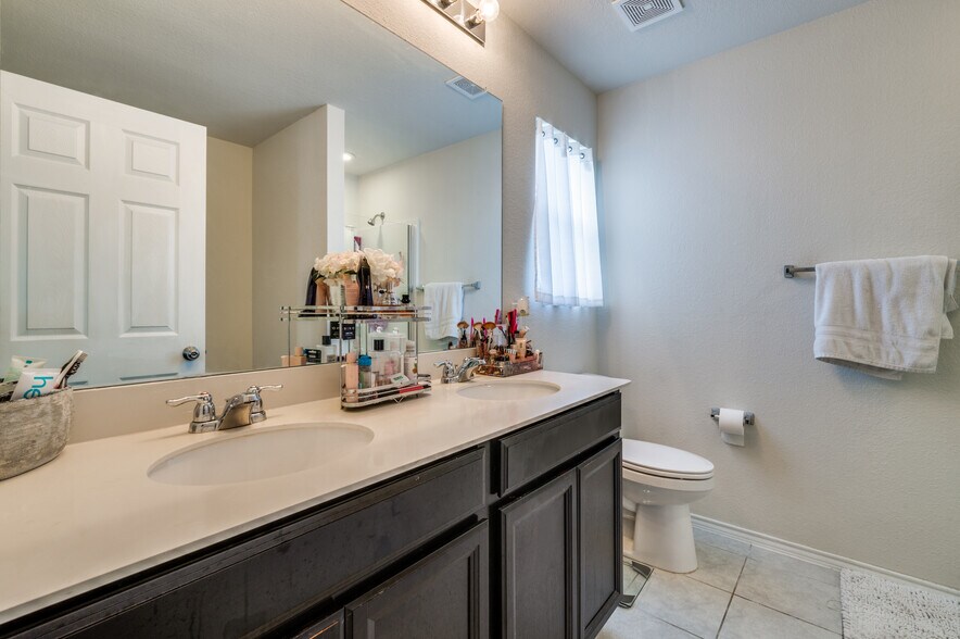 Building Photo - 1416 Waggoner Dr