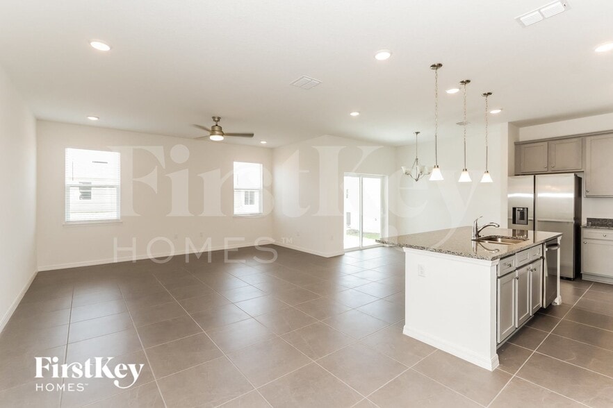 Building Photo - 331 Corbel Ln