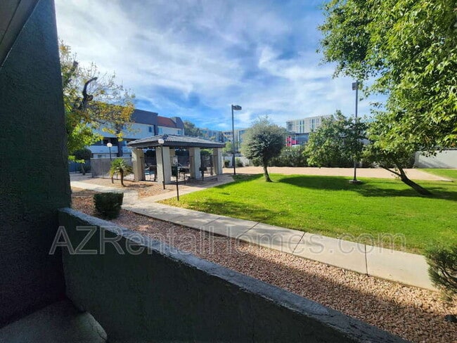 Building Photo - 1215 E Lemon St