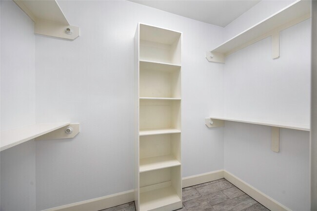 Building Photo - 418 Land Grant Dr