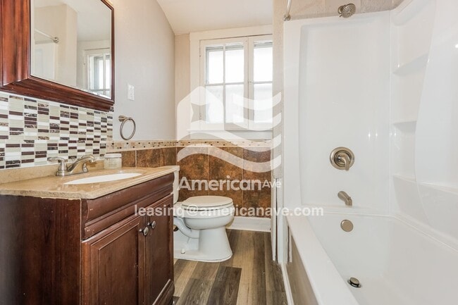 Building Photo - 3908 Leybourn Ave