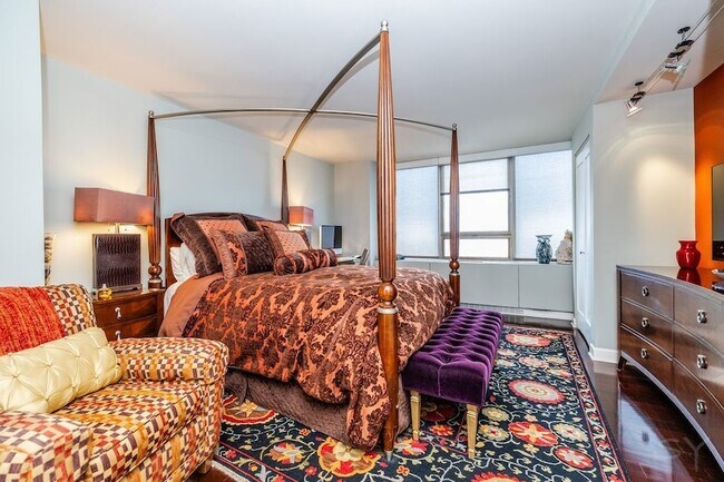 Building Photo - 2800 N Lake Shore Dr