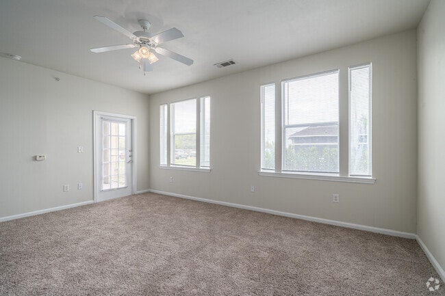 2BR, 2BA - 991SF - Living Room - Costa Vizcaya