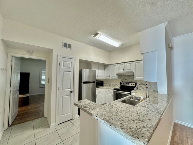 Building Photo - 1 bedroom unit at The Links in Haile Plant...