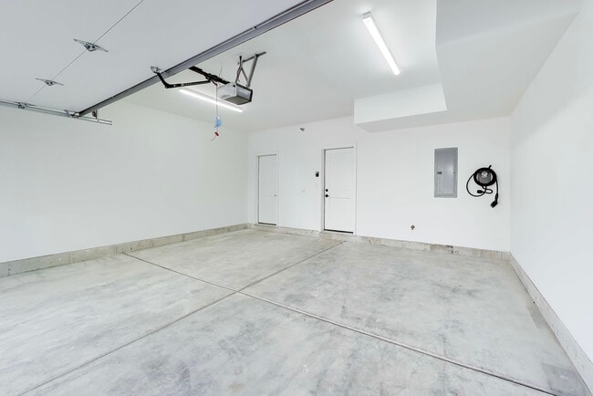 Building Photo - 5424 Old Orchard Rd