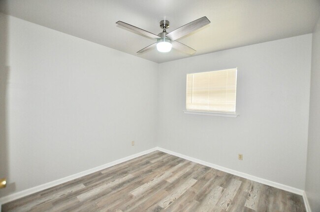 Building Photo - COMING SOON! FOR LEASE! Nice Remodeled - 3...