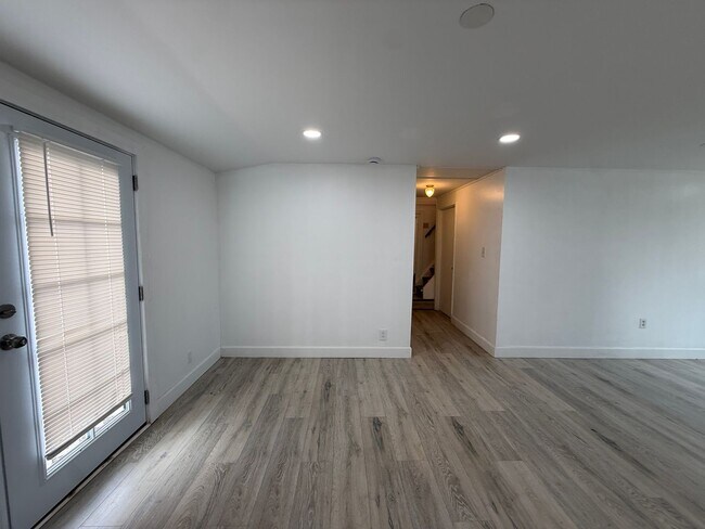 Building Photo - W20500