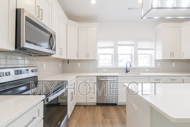 Building Photo - 2617 Dr Carver Rd