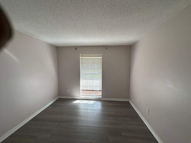 Building Photo - Hillpoint Way