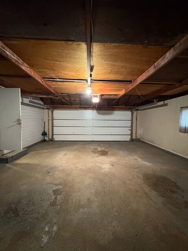 Building Photo - Two bedroom home for rent - Country living...