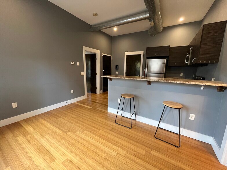Building Photo - 64 Pitman St