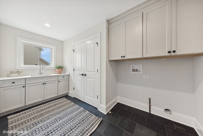 Building Photo - 5913 Flagg Creek Ln