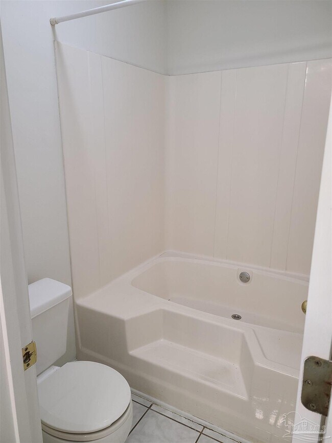 Building Photo - 112 Mirabelle Cir