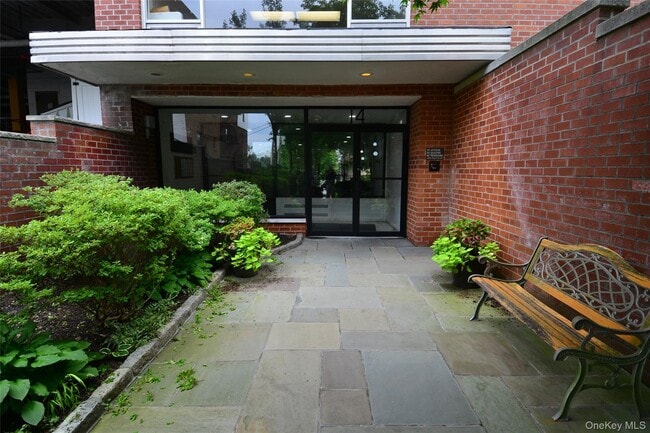 Building Photo - 14 Westview Ave