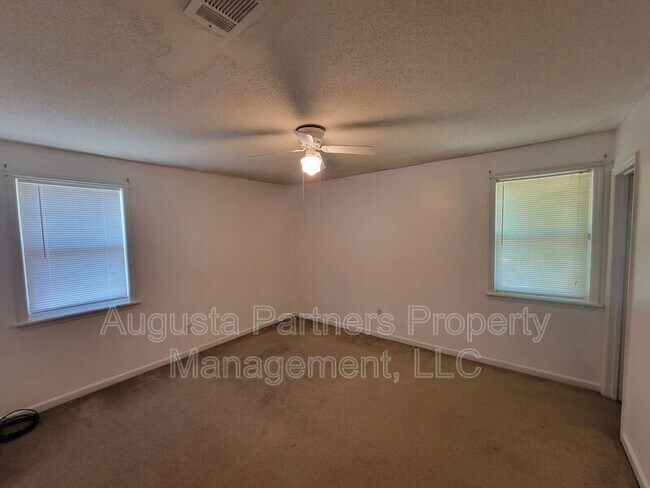 Building Photo - 2803 Ptarmigan Rd