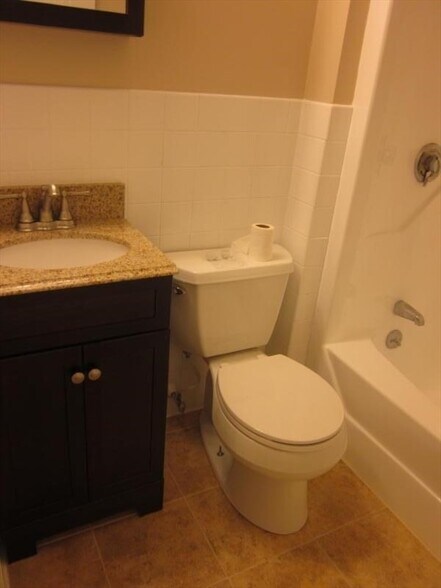 Building Photo - 202 W 9th St