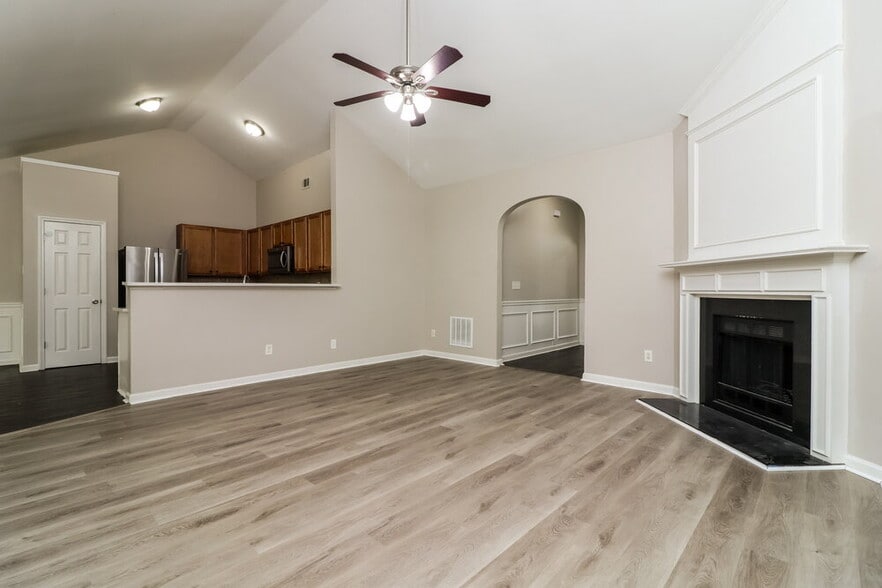 Building Photo - 2839 Stonewall Ln SW