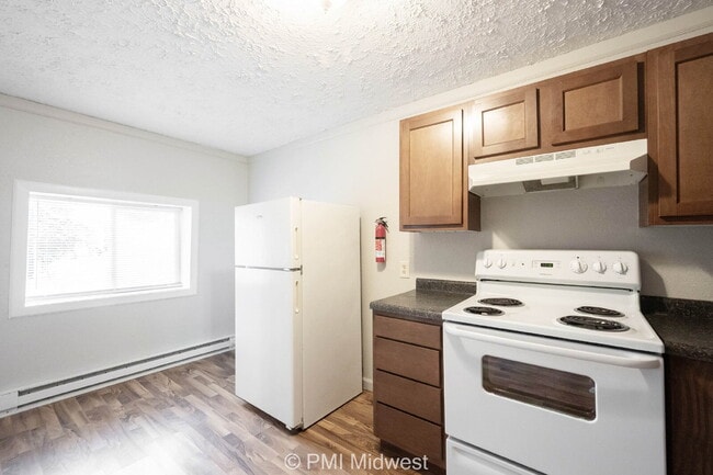 Building Photo - "Cozy 1-Bedroom Oasis in Greenfield – Perf...