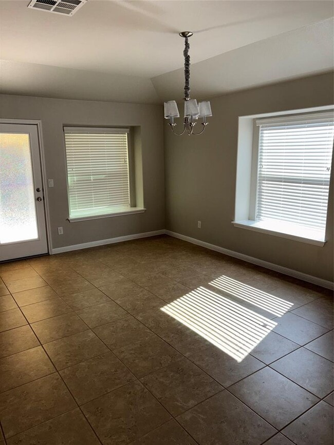 Building Photo - 634 River Bluff Cir