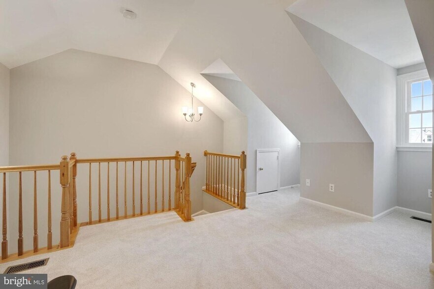 Building Photo - 44022 Laceyville Terrace