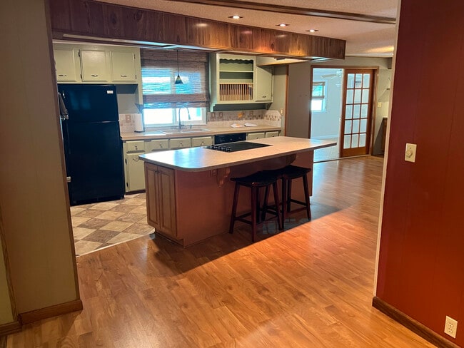 Building Photo - 2315 Coconut Palm Dr