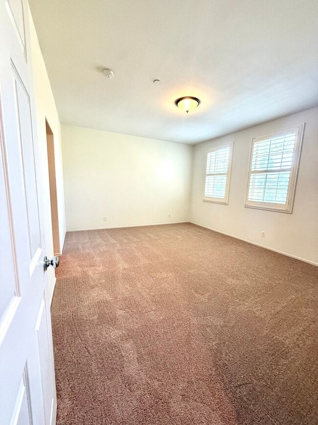 Building Photo - Spacious 3 bedroom Condo  in Portola Sprin...