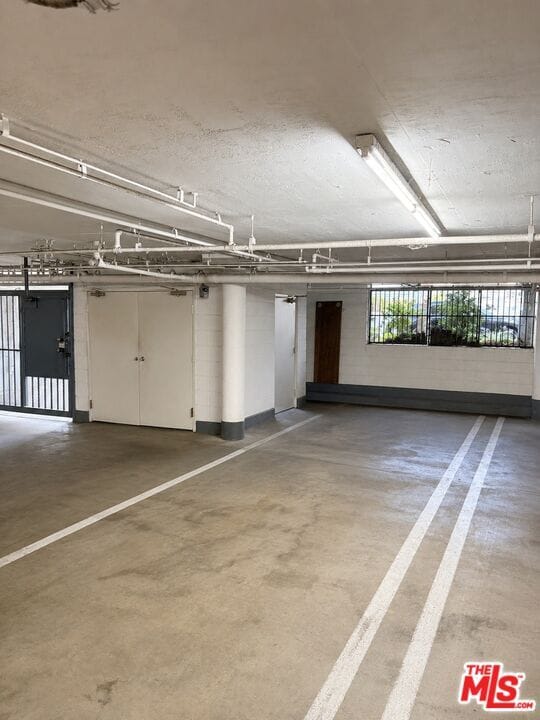 Building Photo - 10800 Peach Grove St
