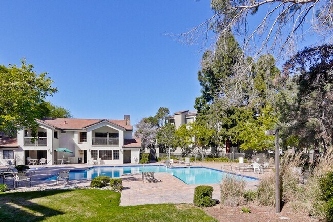 Building Photo - 1 Bed 1 Bath With Lots of Amenities!