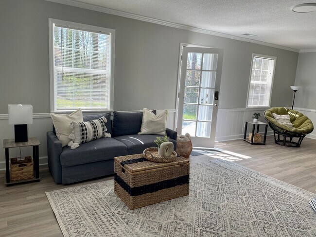 Building Photo - Spacious 3 bed 2 Bathroom House in Peace Haven Rd Winston-Salem