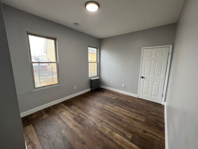 Unit 2 - 317 Coit St