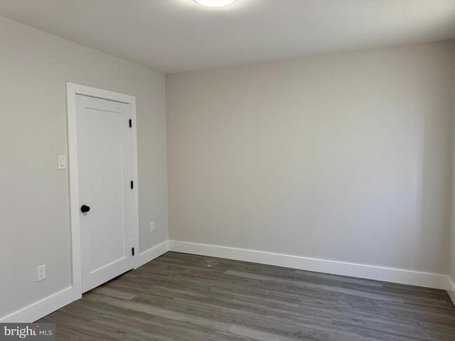 Building Photo - 6308 N Lambert St