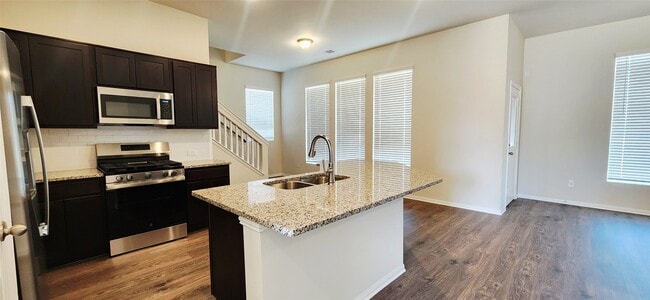 Building Photo - 406 Magnolia Ln