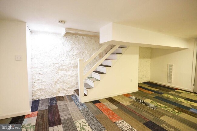 Building Photo - 3702 Hayward Ave