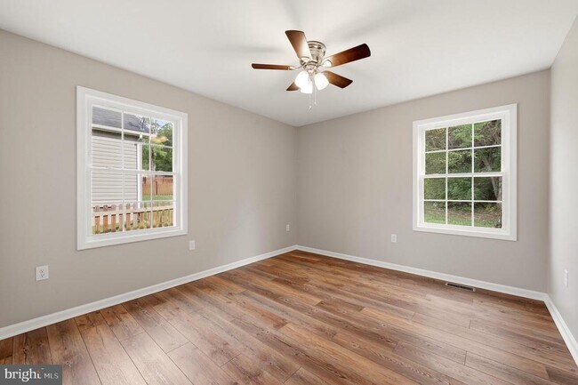 Building Photo - 640 Jenkins Ln