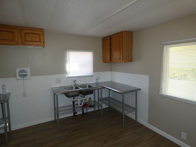 Building Photo - 2858 W Carnauba St