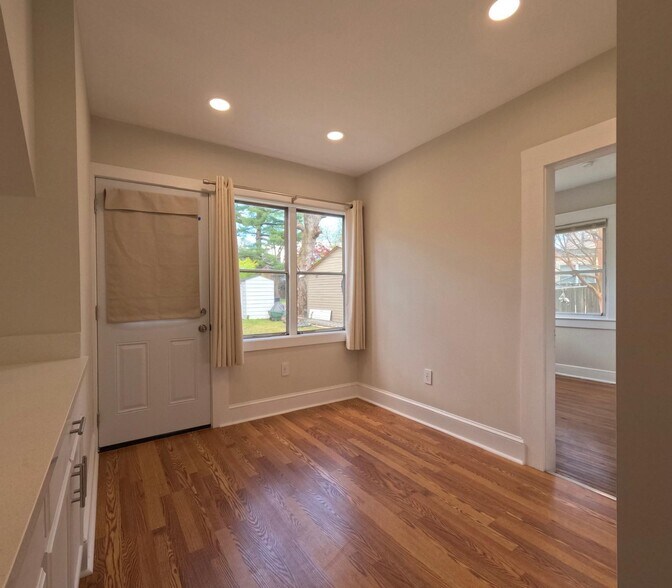 Building Photo - 4317 River Rd NW