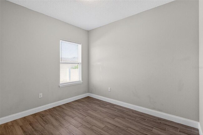 Building Photo - 717 Robin Ct