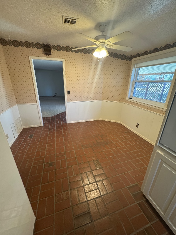 Building Photo - 2026 Harned Dr