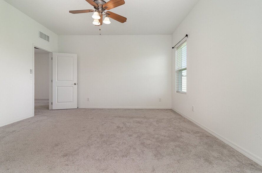 Building Photo - 5876 Bovine Dr
