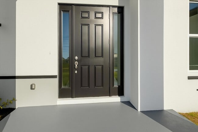 Building Photo - 2041 SW Driftwood St